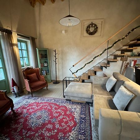 דירות Aristi Boutique Stonehouse With Attic מראה חיצוני תמונה