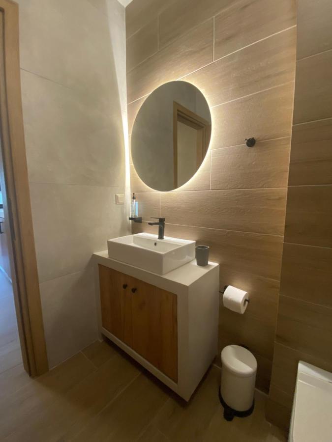 דירות Aristi Boutique Stonehouse With Attic מראה חיצוני תמונה