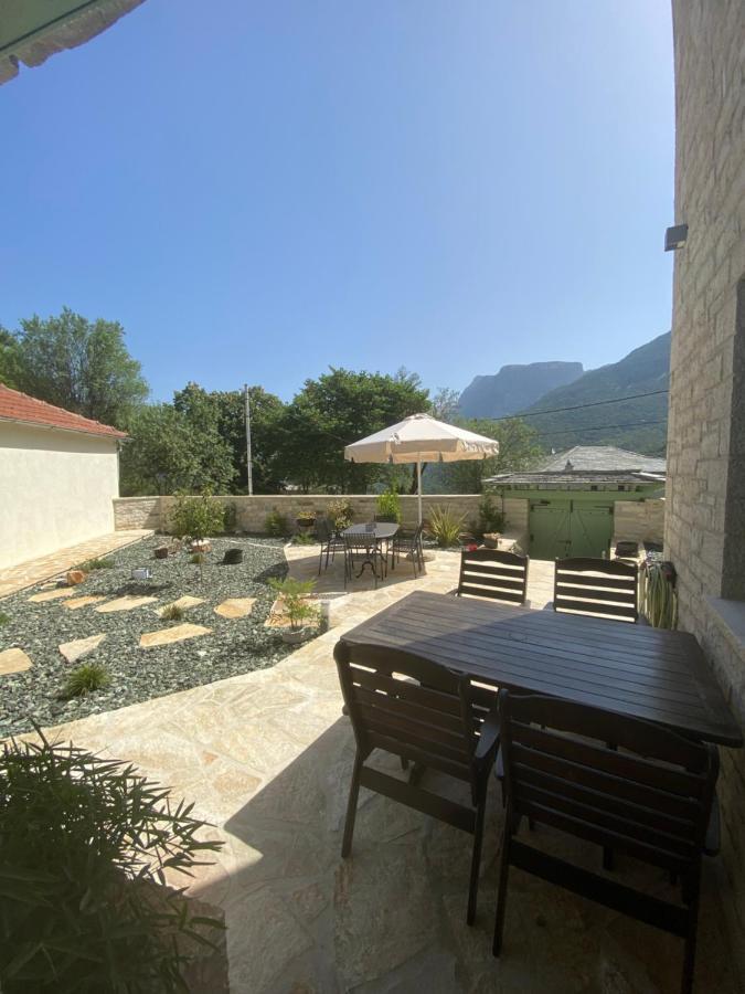 דירות Aristi Boutique Stonehouse With Attic מראה חיצוני תמונה