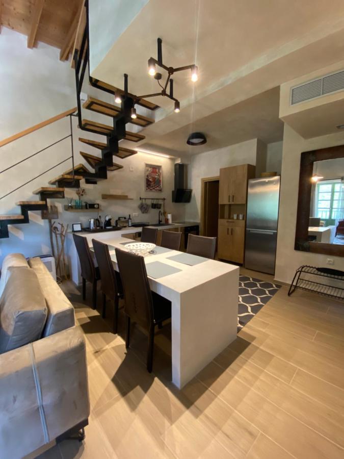 דירות Aristi Boutique Stonehouse With Attic מראה חיצוני תמונה