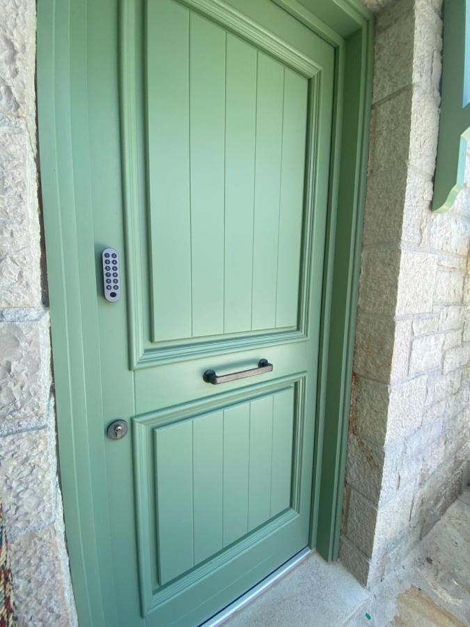 דירות Aristi Boutique Stonehouse With Attic מראה חיצוני תמונה