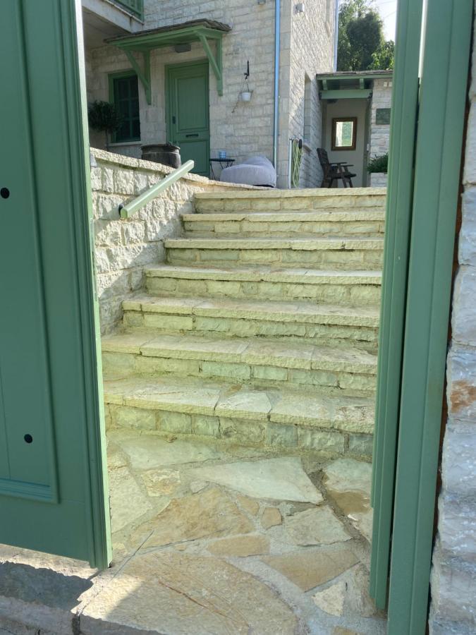 דירות Aristi Boutique Stonehouse With Attic מראה חיצוני תמונה