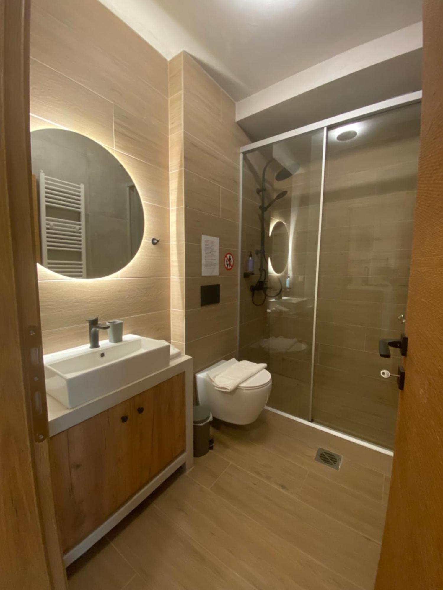 דירות Aristi Boutique Stonehouse With Attic מראה חיצוני תמונה