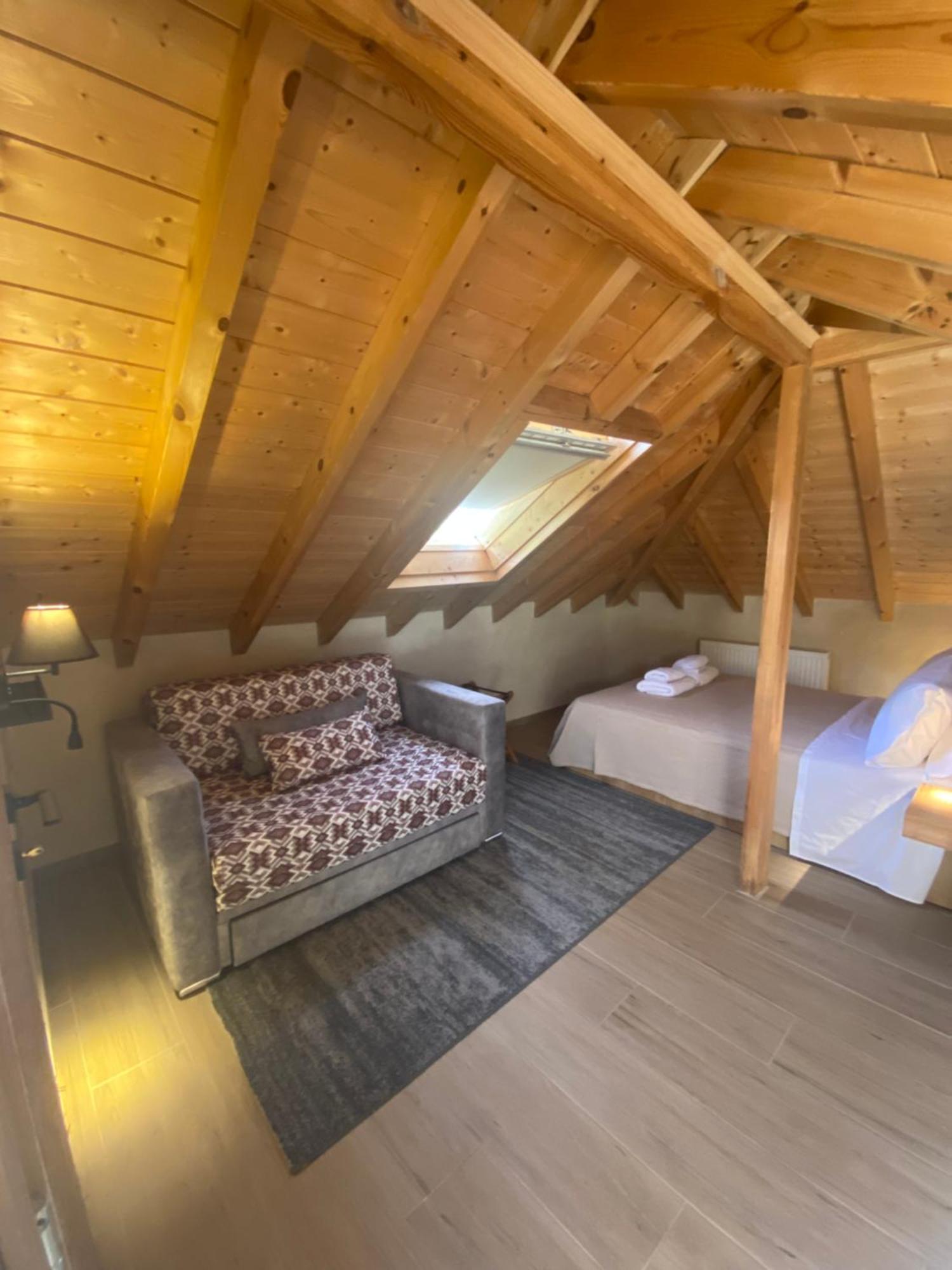 דירות Aristi Boutique Stonehouse With Attic מראה חיצוני תמונה