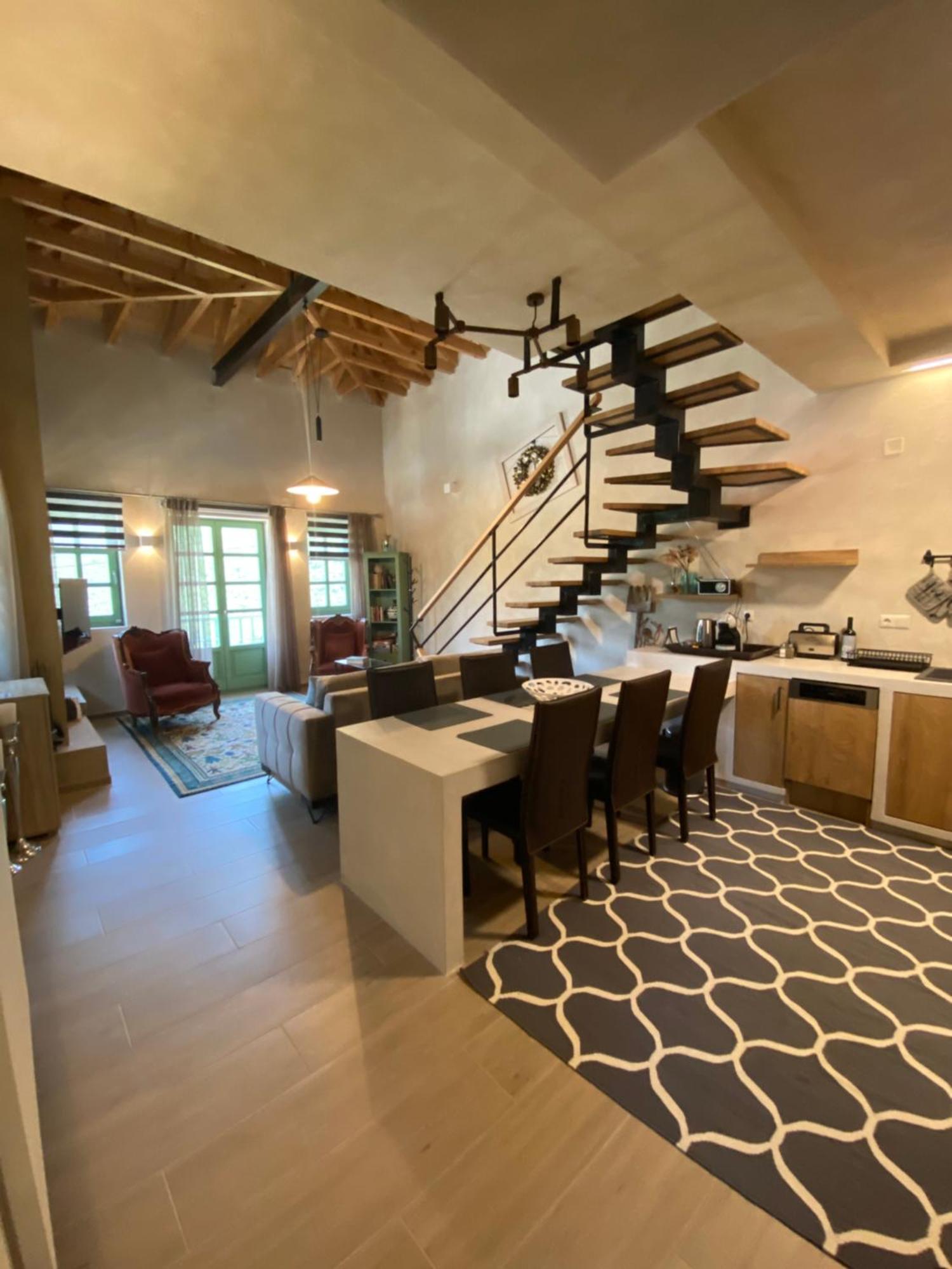 דירות Aristi Boutique Stonehouse With Attic מראה חיצוני תמונה