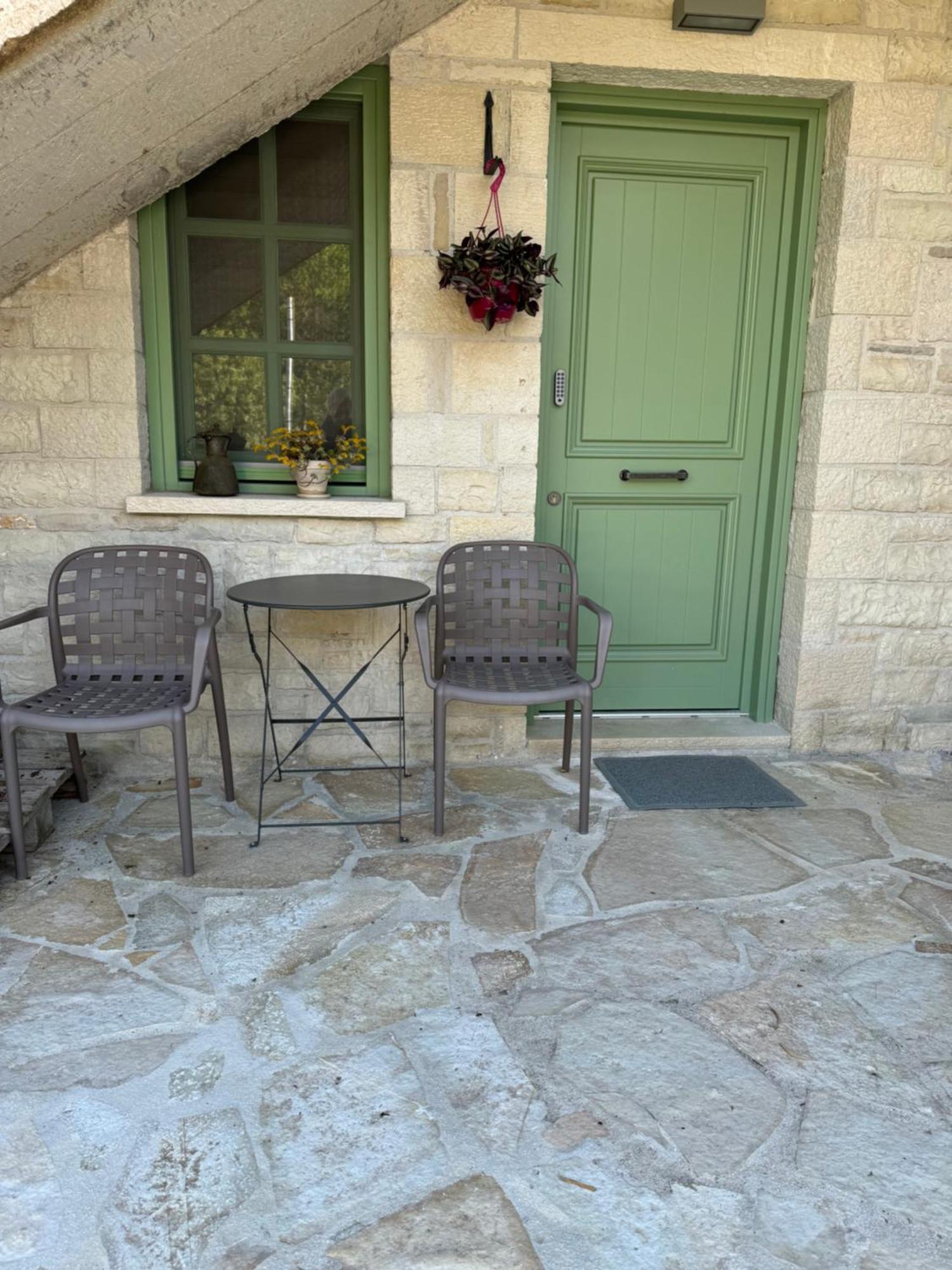 דירות Aristi Boutique Stonehouse With Attic מראה חיצוני תמונה