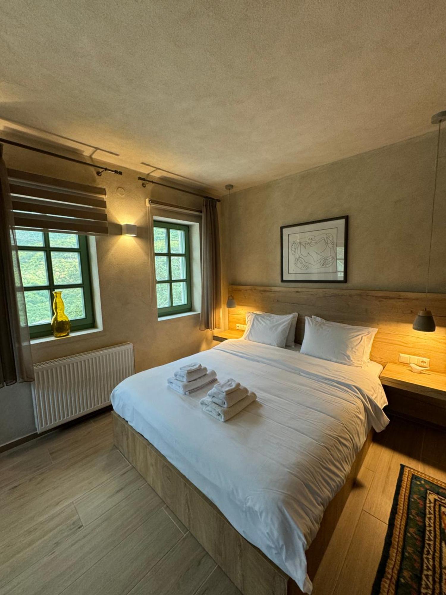 דירות Aristi Boutique Stonehouse With Attic מראה חיצוני תמונה