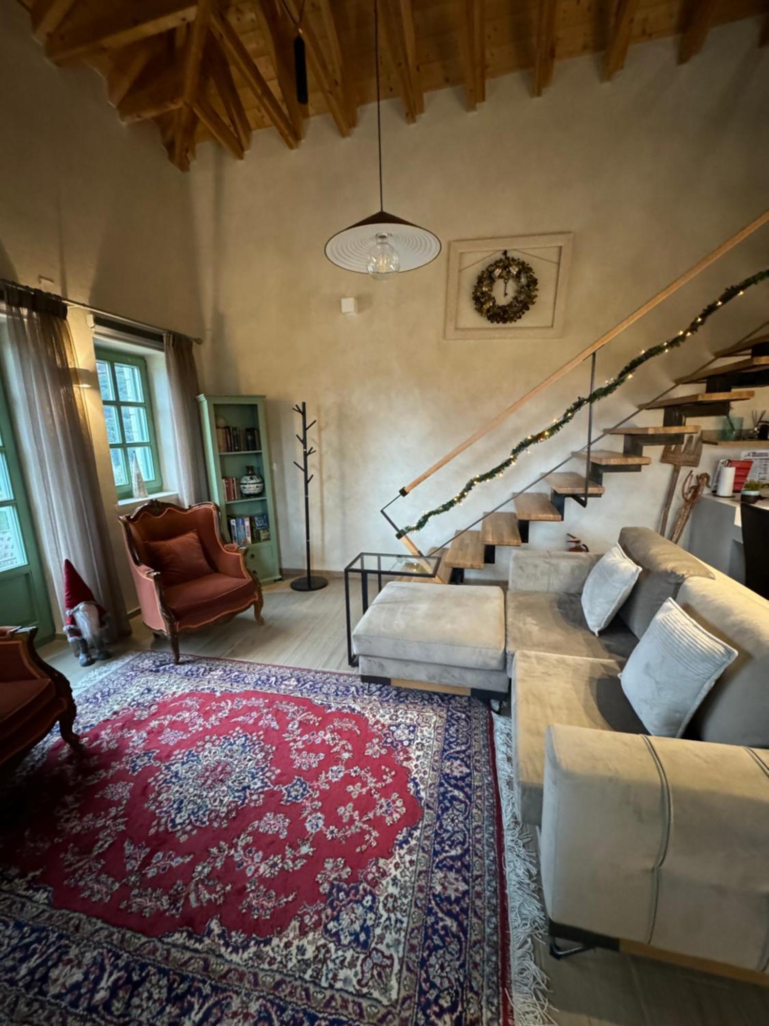 דירות Aristi Boutique Stonehouse With Attic מראה חיצוני תמונה