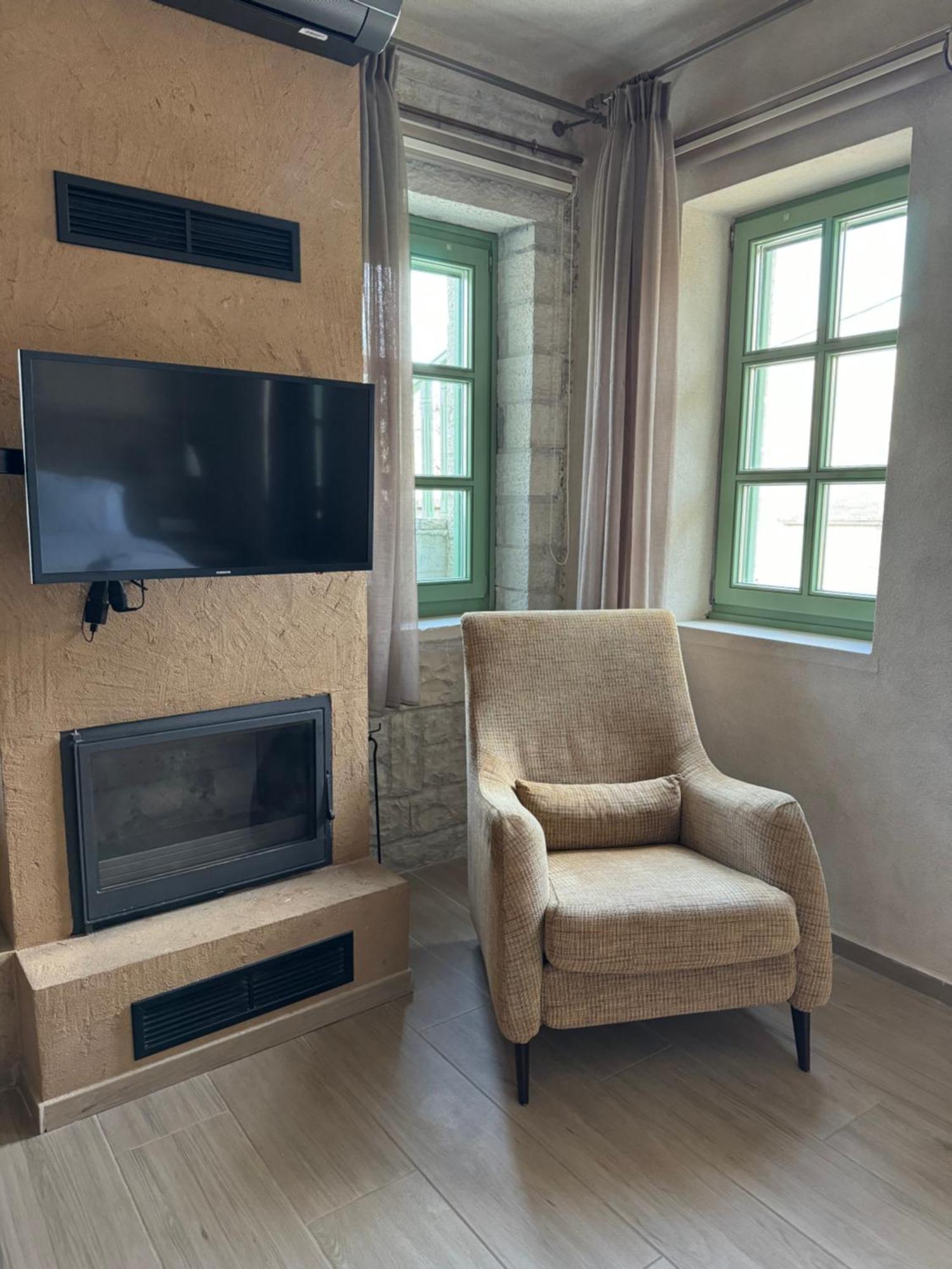 דירות Aristi Boutique Stonehouse With Attic מראה חיצוני תמונה