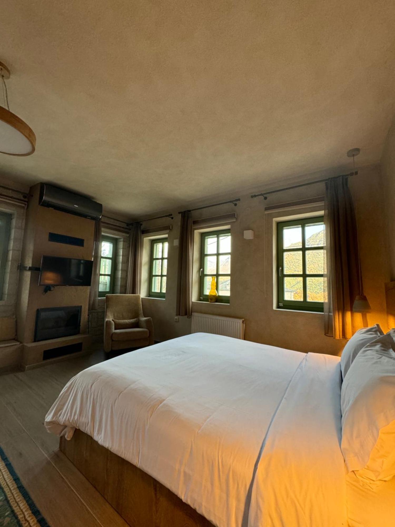 דירות Aristi Boutique Stonehouse With Attic מראה חיצוני תמונה