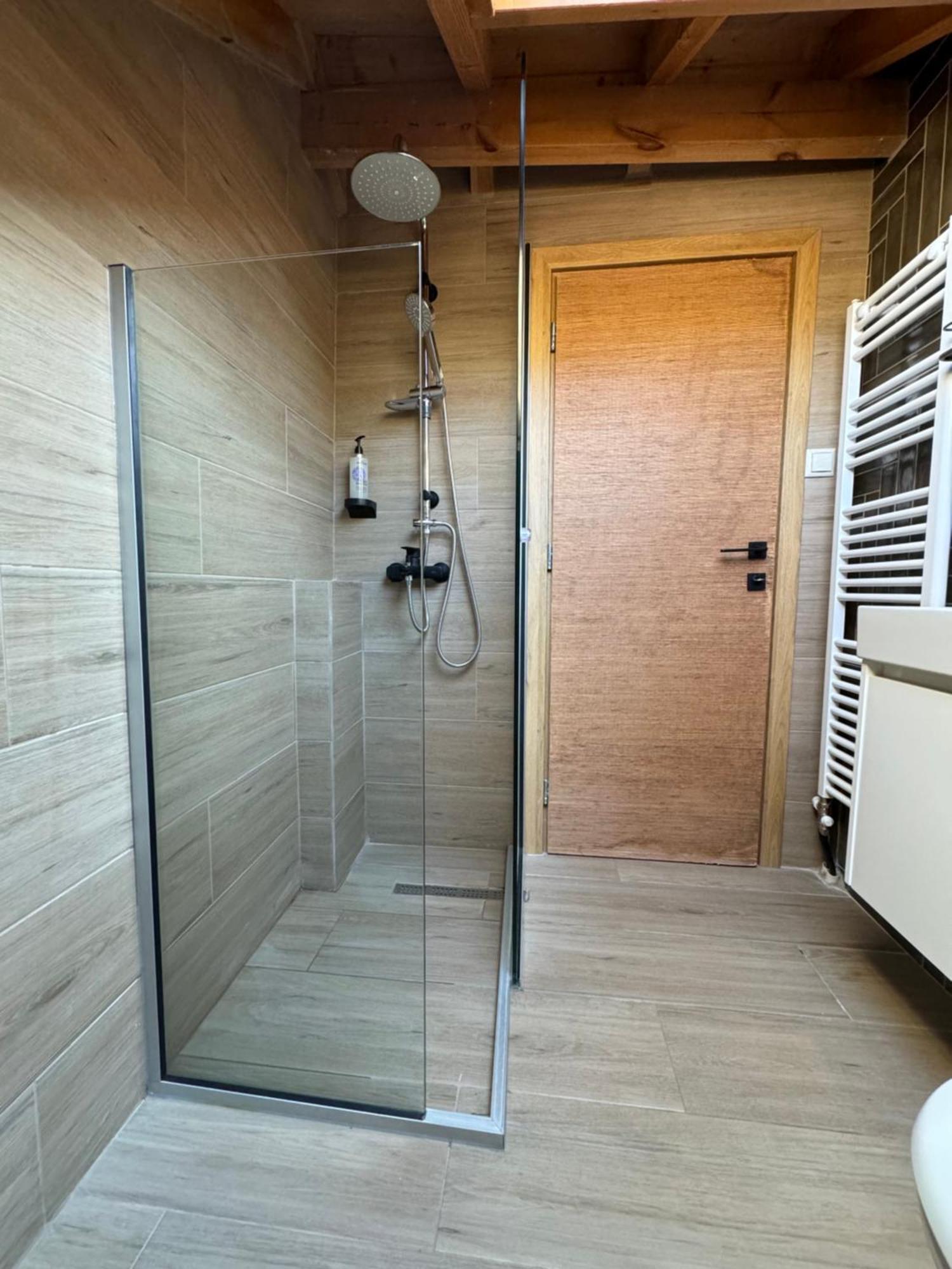 דירות Aristi Boutique Stonehouse With Attic מראה חיצוני תמונה