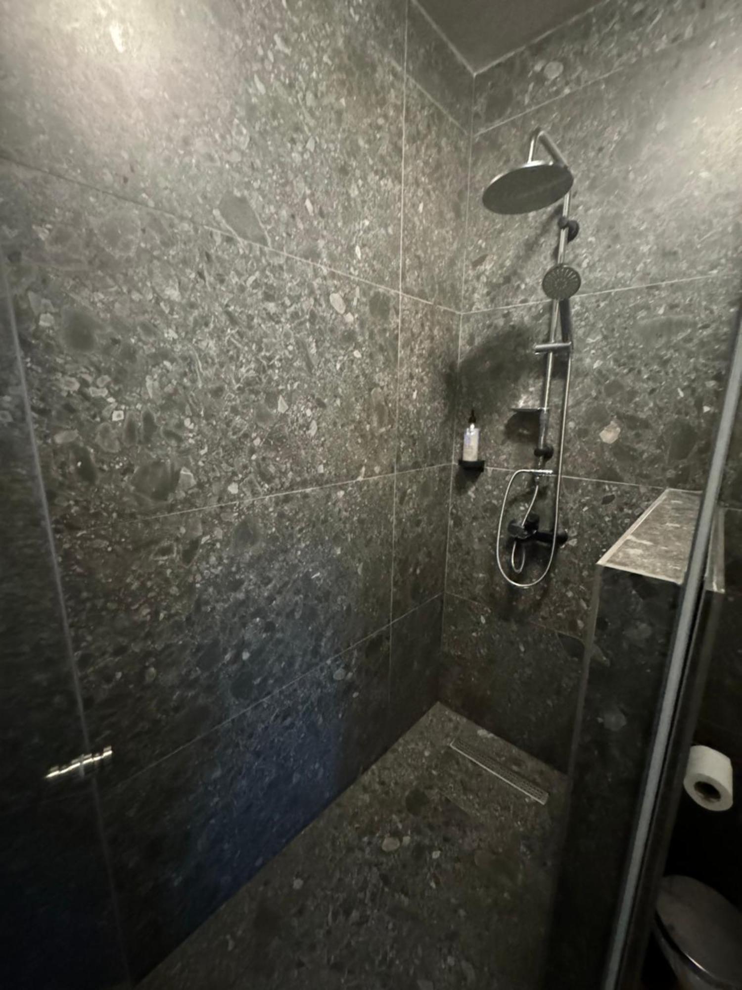 דירות Aristi Boutique Stonehouse With Attic מראה חיצוני תמונה