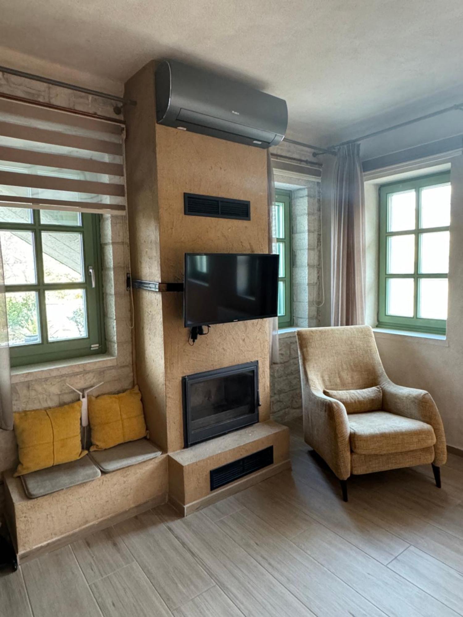 דירות Aristi Boutique Stonehouse With Attic מראה חיצוני תמונה